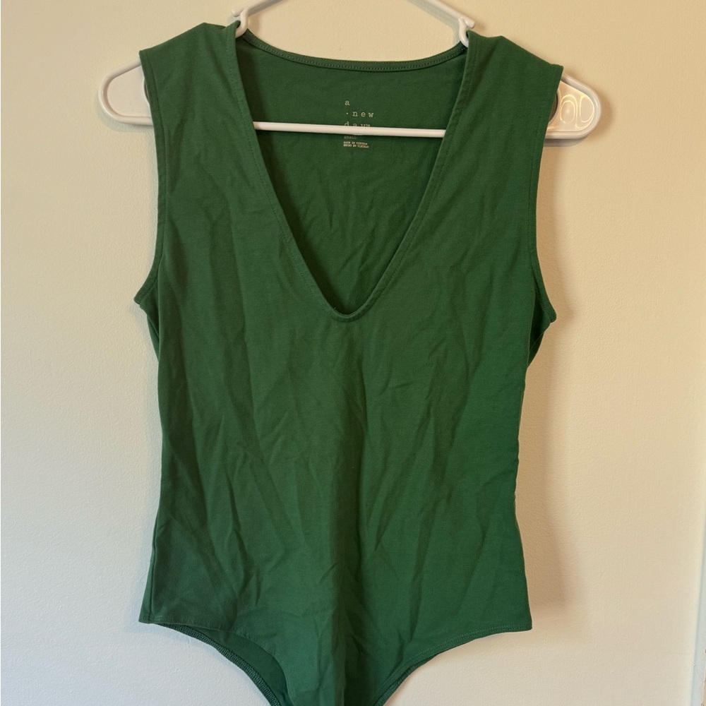 Green Short sleeve, v, low cut, body suit